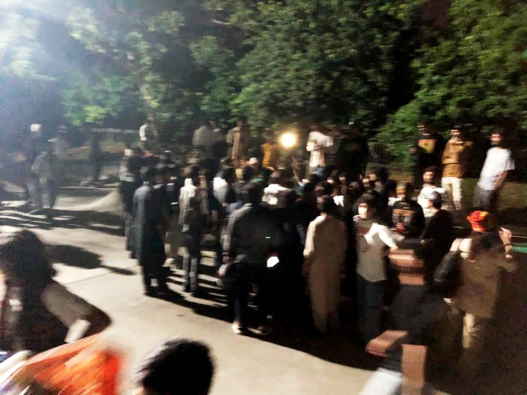 Local_street_meetup_of_underground_hip-hop_talent_in_Lahore_Pakistan